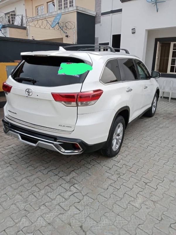 Thumbnail 7 of 2015 Toyota Highlander XLE